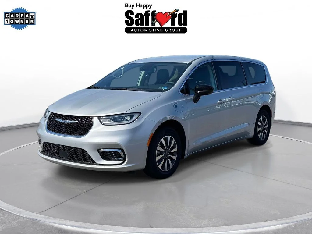 2024 Chrysler Pacifica Hybrid Select PHEV's photo