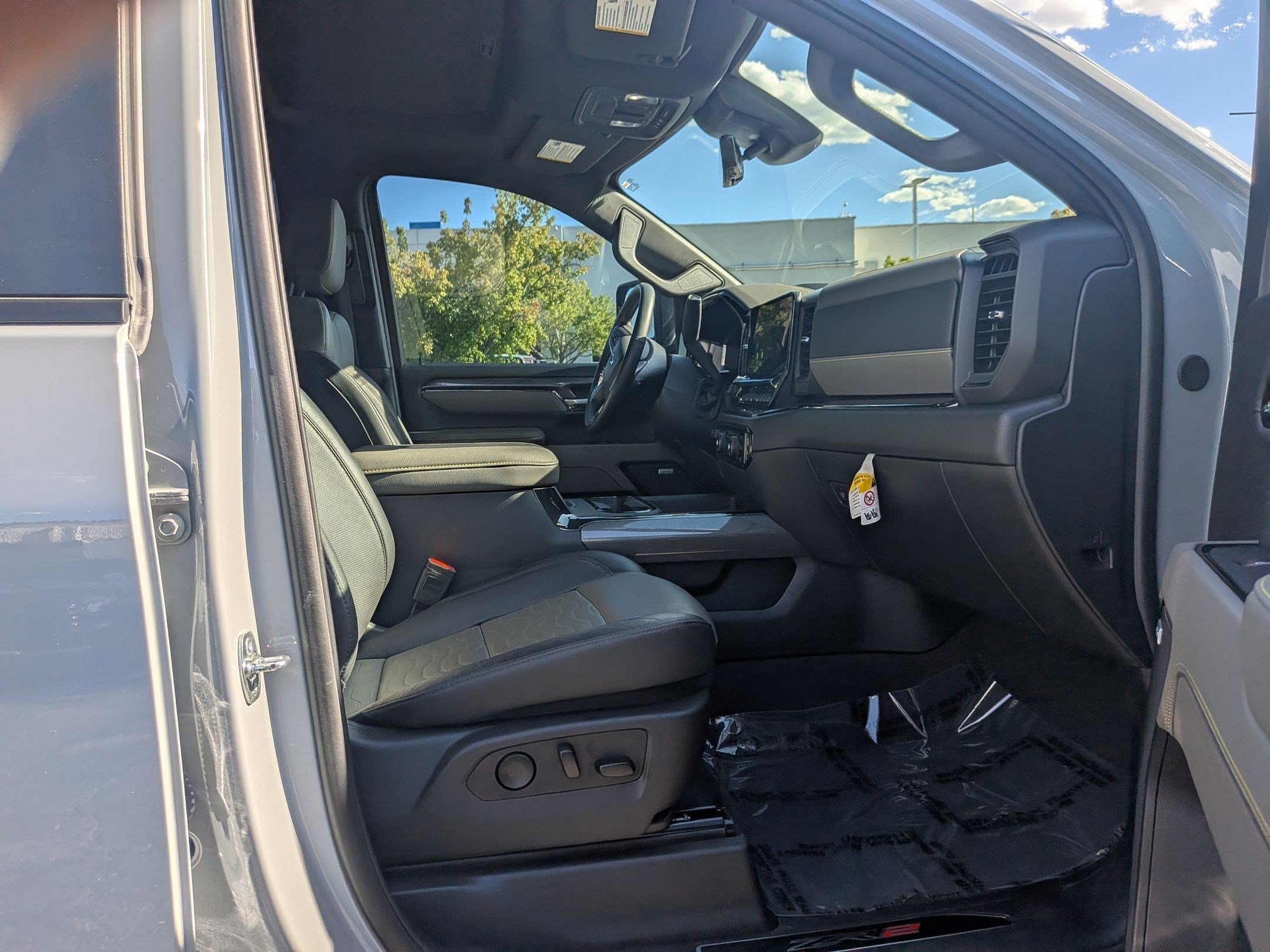Used 2025 Slate Gray Metallic Chevrolet ZR2 image 27