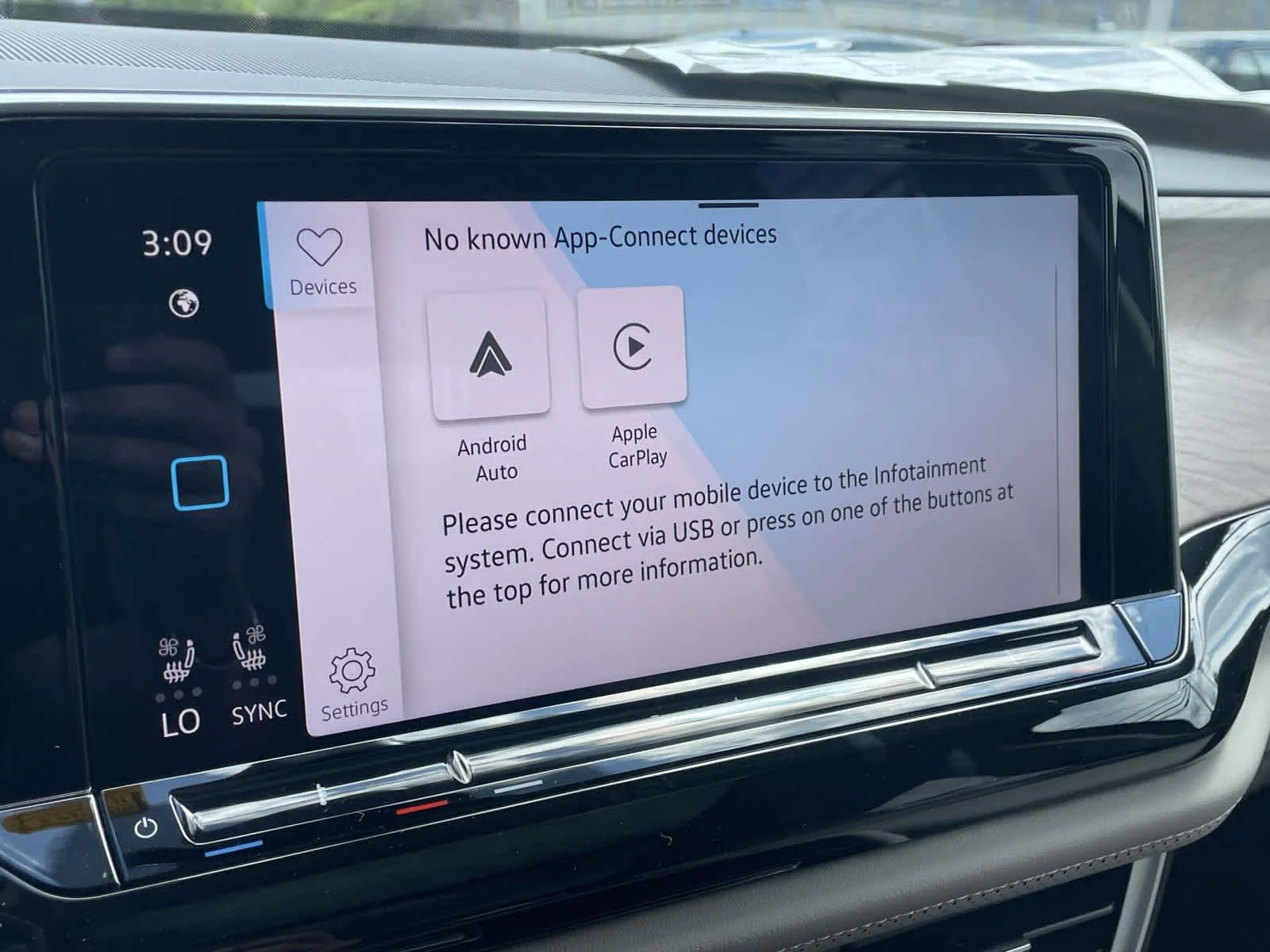 New 2026 Pure Gray Volkswagen 2.0T SE w/Technology image 25