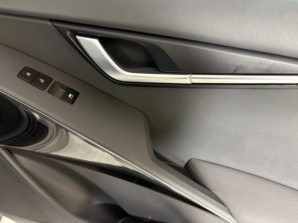 New 2026 Steel Gray Kia WIND image 13