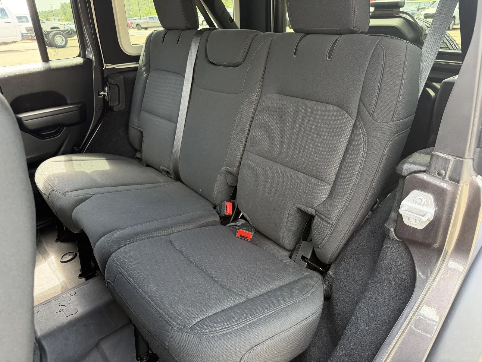 Used 2020 Granite Crystal Metallic Clearcoat Jeep Sport S image 18