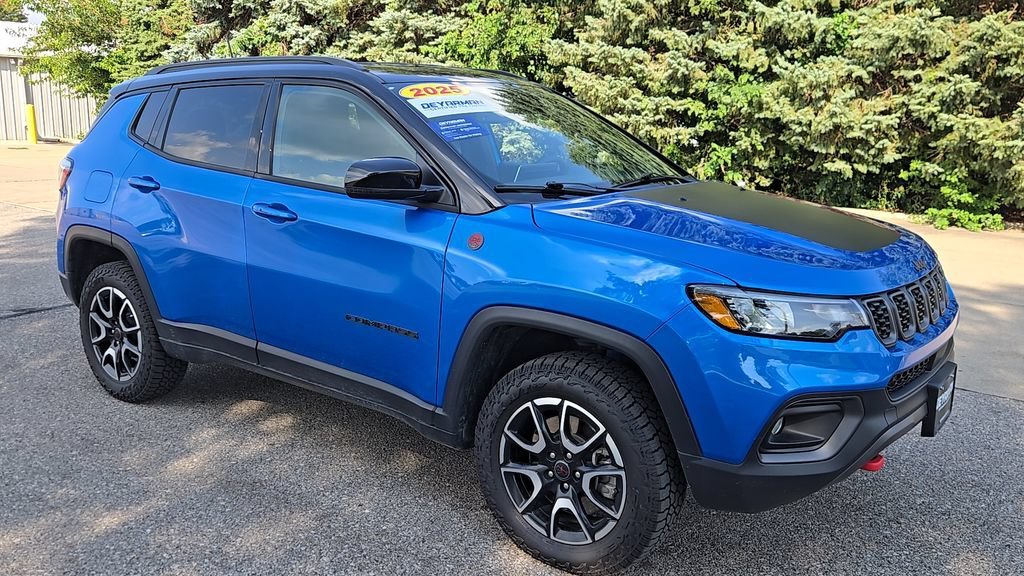 Used 2025 Hydro Blue Pearlcoat Jeep Trailhawk image 2