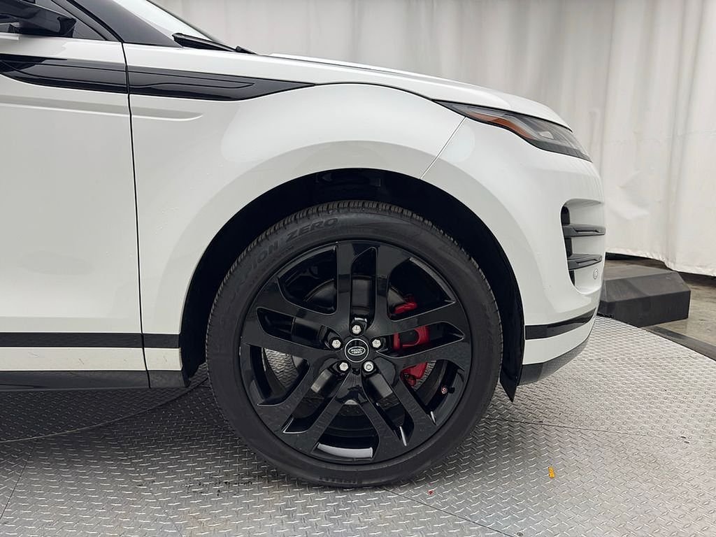 Used 2023 Fuji White Land Rover R-Dynamic SE image 16