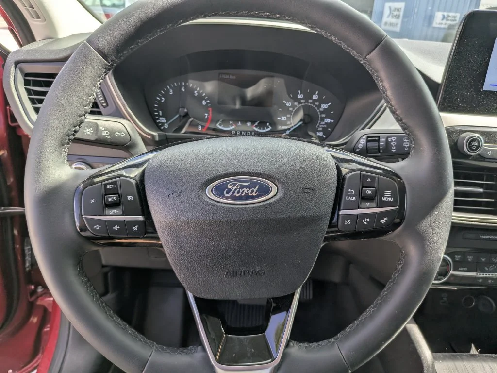 Certified Used 2022 Rapid Red Metallic Tinted Clearcoat Ford SE image 26