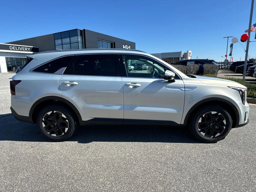 New 2026 Ivory Silver Kia S image 2