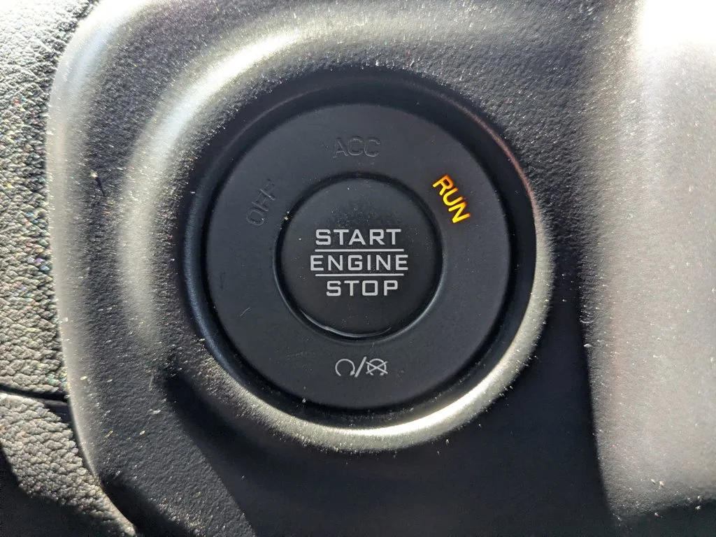 Used 2020 Black Clearcoat Jeep Mojave image 21