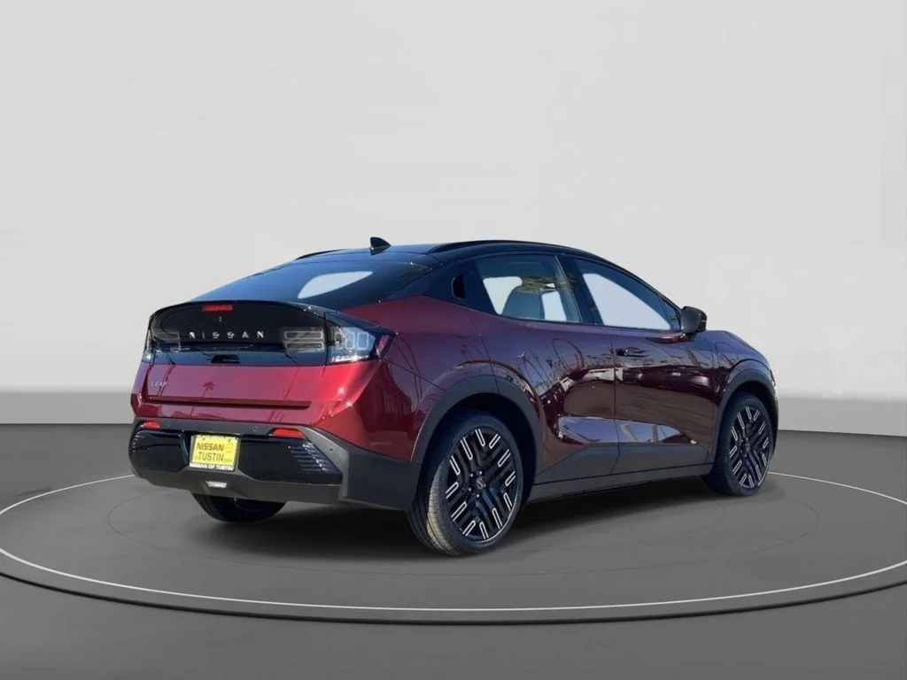 New 2026 Coulis Red Metallic/Black Nissan PLATINUM+ image 4