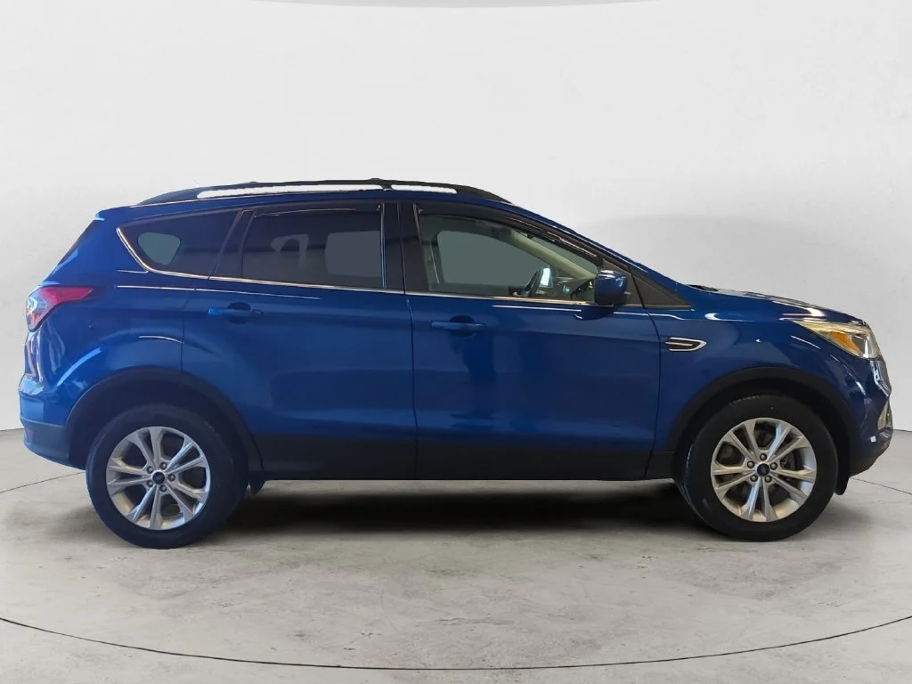 Used 2018 Blue Ford SE image 7