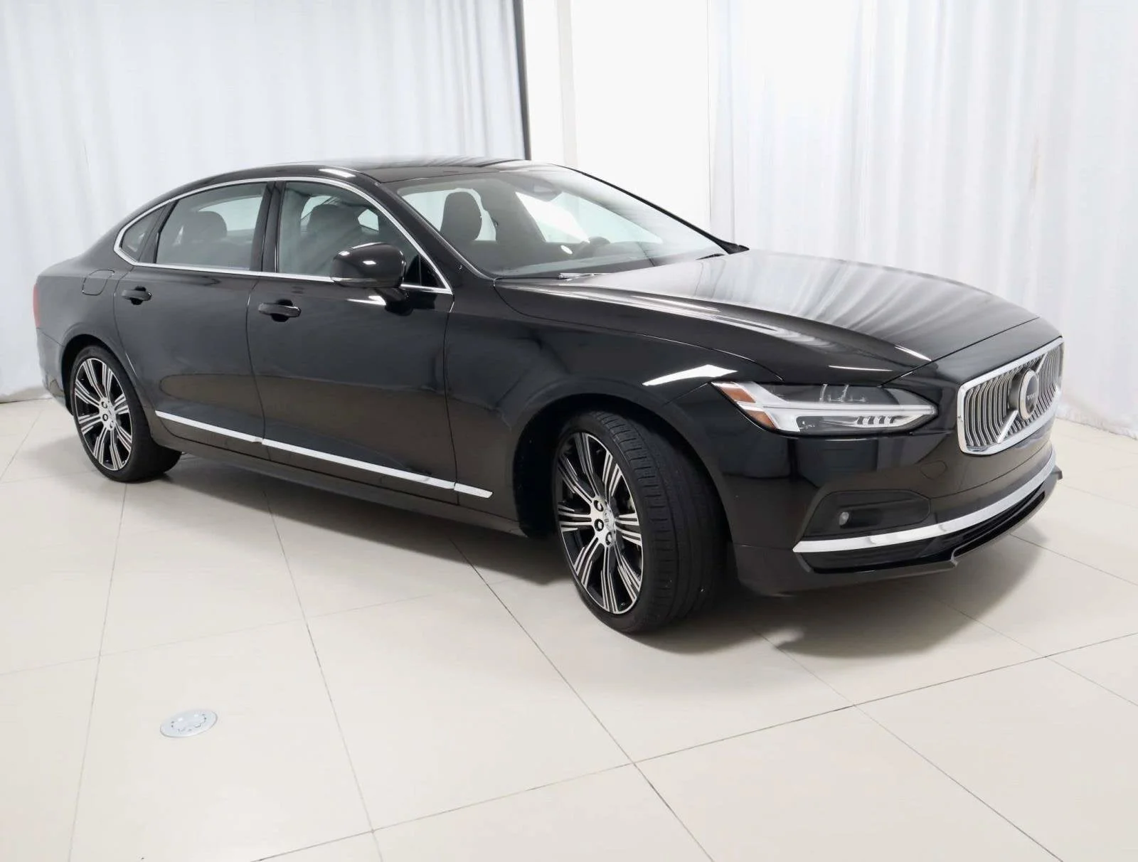 Used 2023 Black Stone Volvo Ultimate image 7