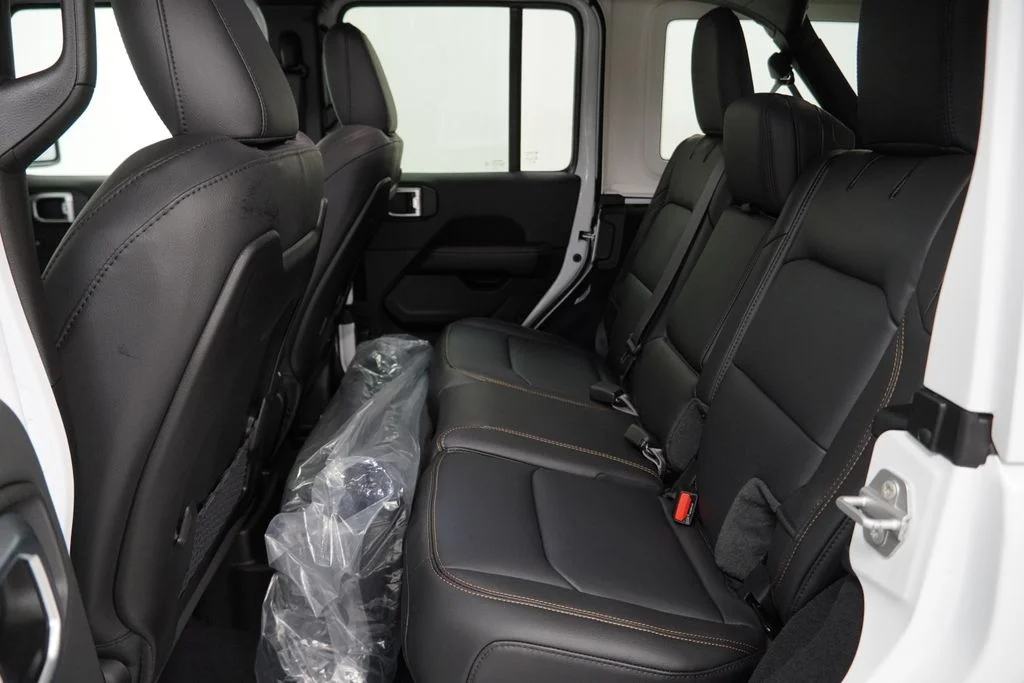 New 2026 Bright White Clear-Coat Exterior Paint Jeep Sahara image 17