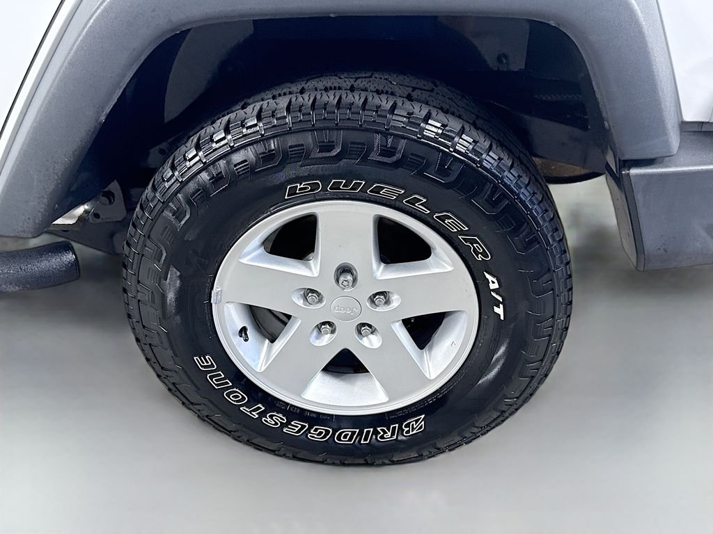 Used 2017 Bright White Clearcoat Jeep Sport image 28