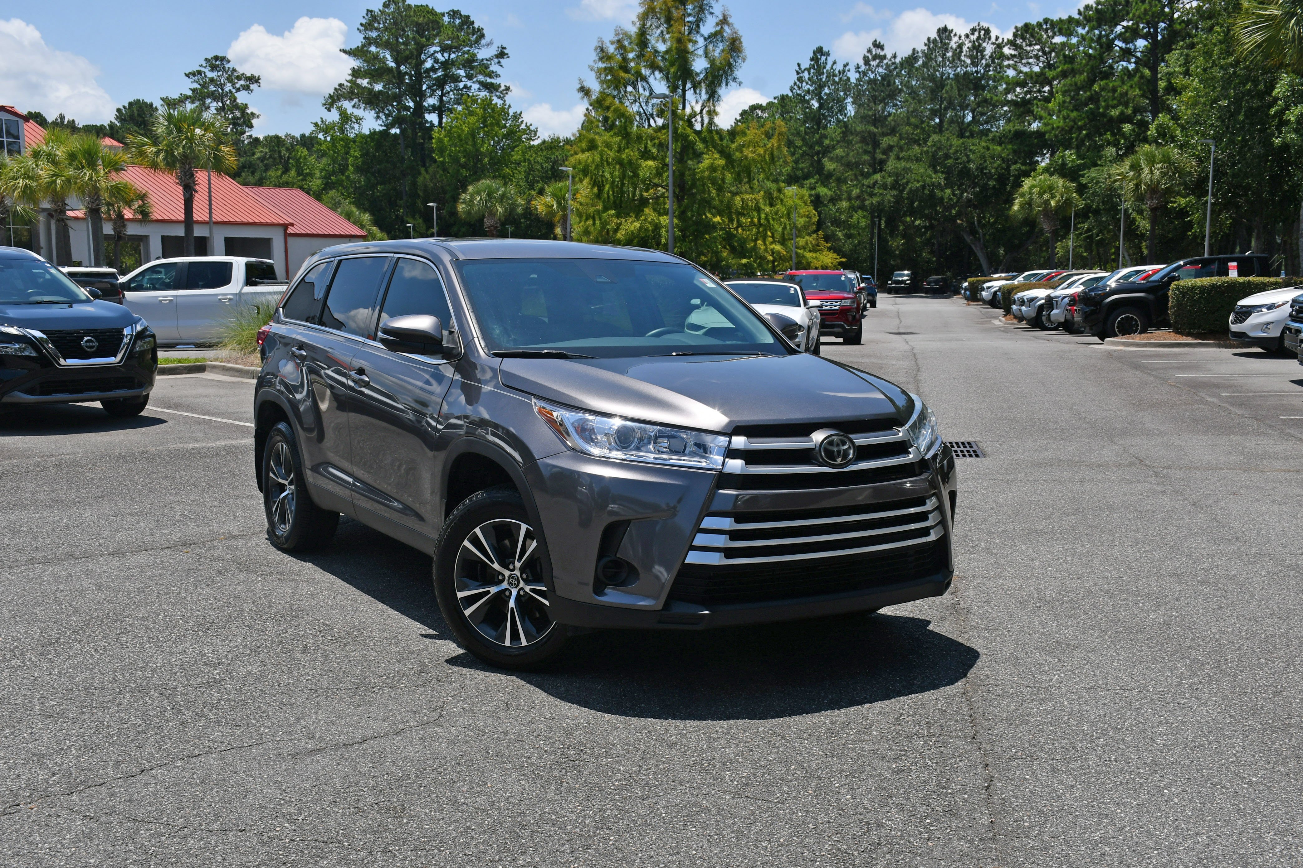 Used 2019 Gray Toyota LE image 5
