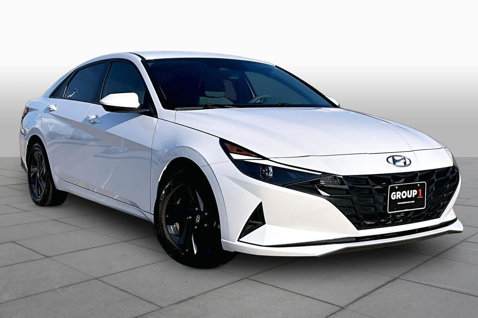 Used 2022 Quartz White Hyundai SEL image 3