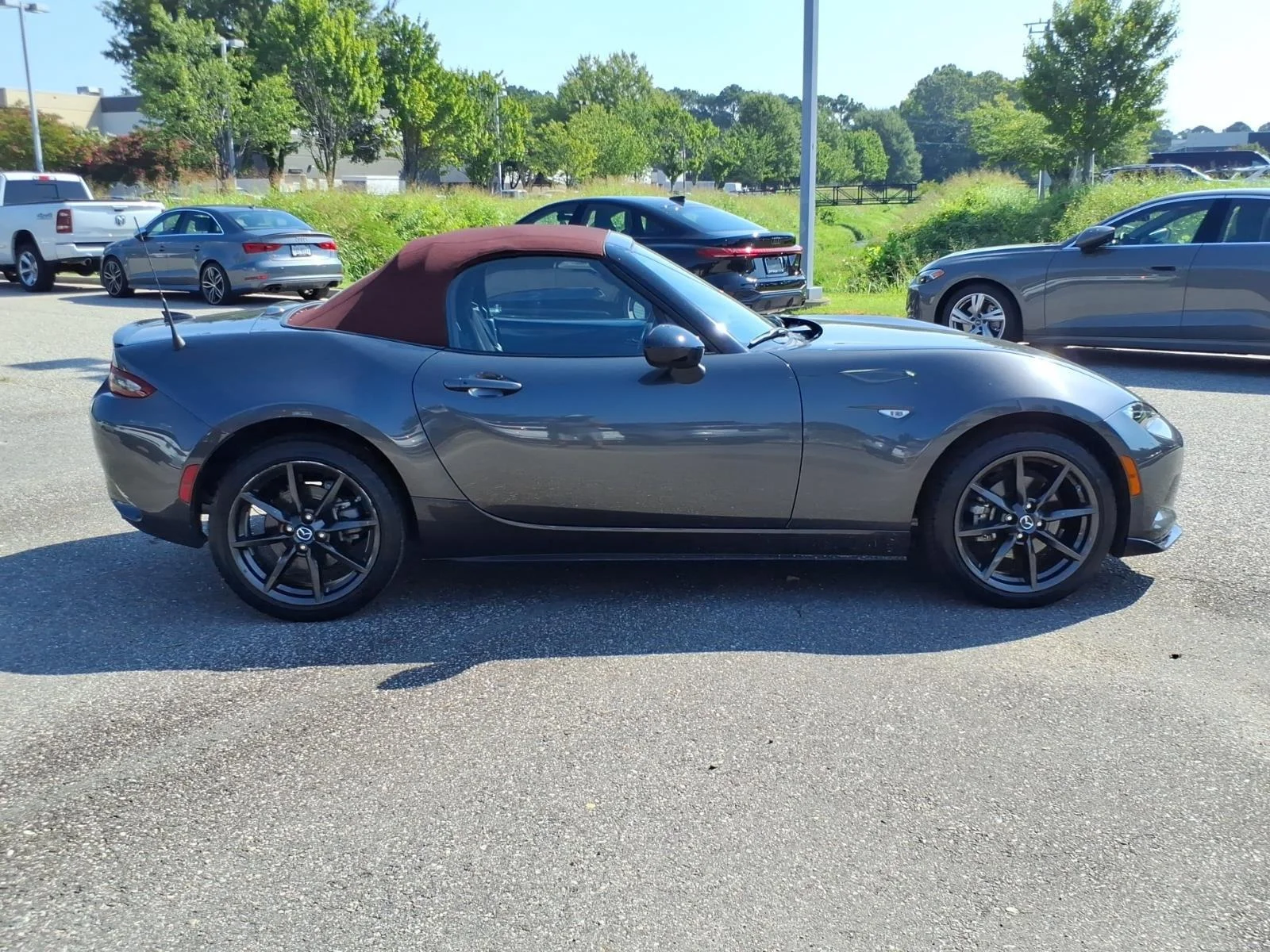 Used 2018 Machine Gray Mazda Club image 7