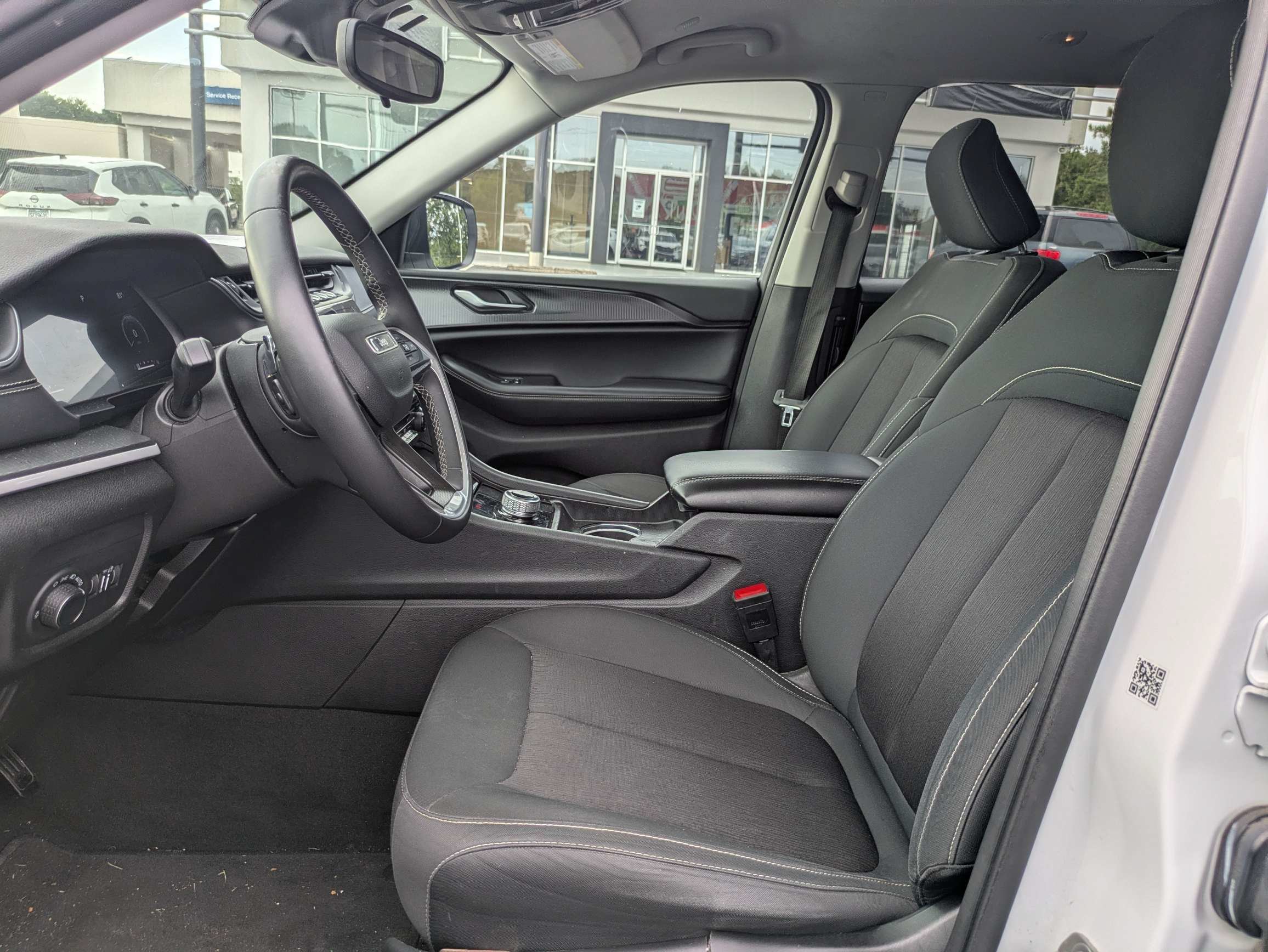 Used 2023 White Jeep Laredo image 17