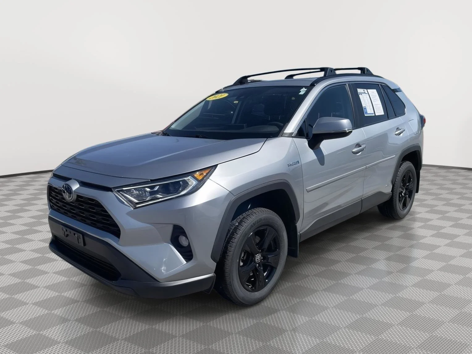 Used 2021 Silver Sky Metallic Toyota Hybrid XLE image 4