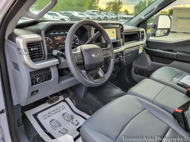 New 2025 Oxford White Ford F-550® XL image 41