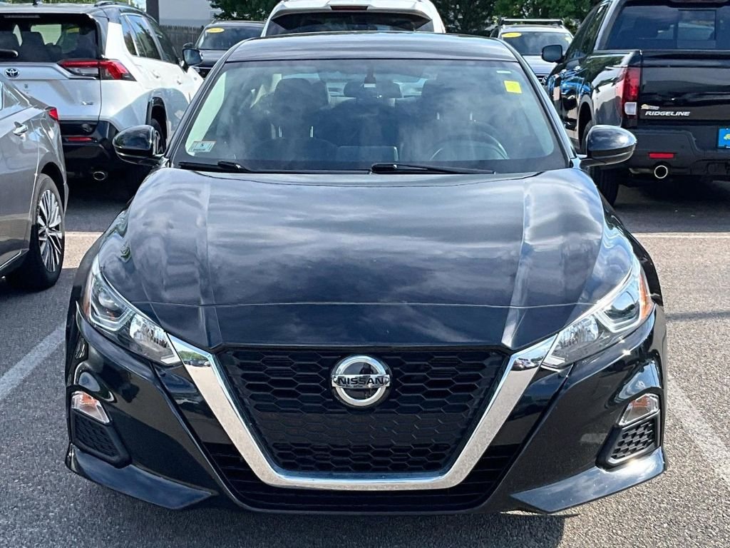 Used 2020 Black Nissan 2.5 S image 2