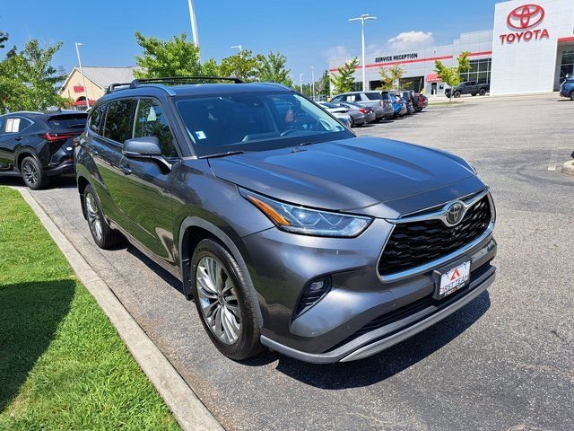 Used 2020 Gray Toyota Platinum image 5