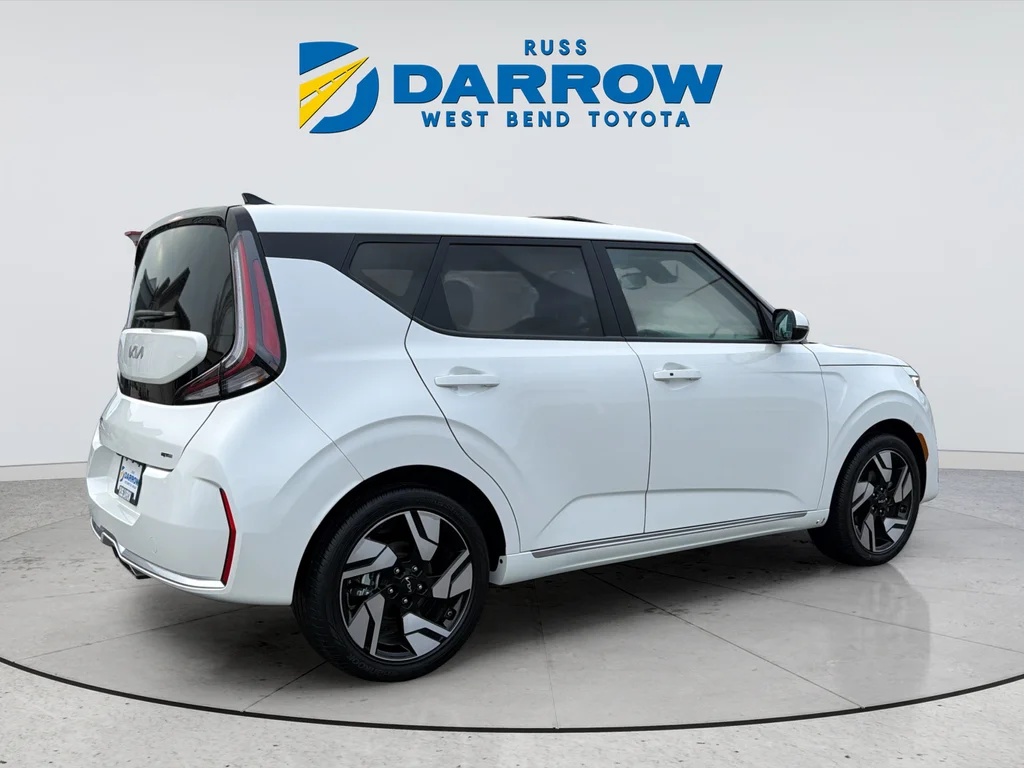 Used 2025 White Kia GT-Line image 5