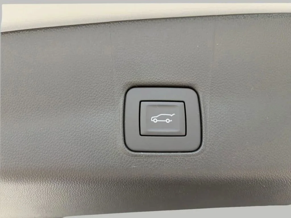 New 2026 Summit White Chevrolet LT image 9