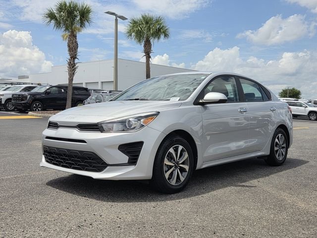 Used 2022 Silver Kia S image 2