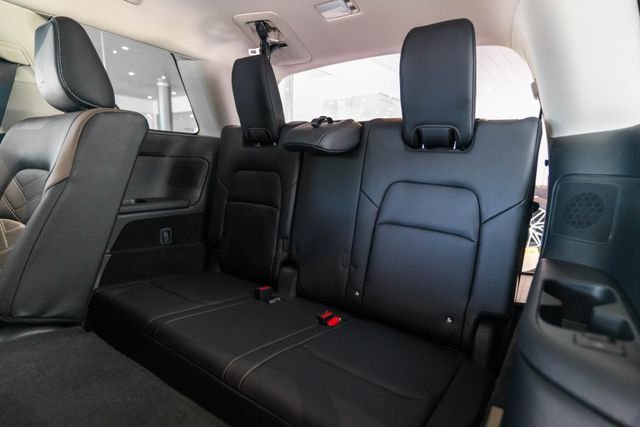 Used 2025 Silver Nissan Platinum image 37