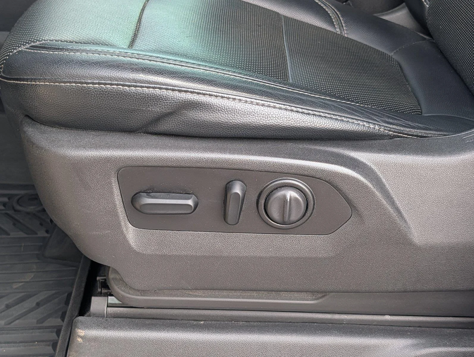 Used 2021 SUMMIT WHITE Chevrolet LT Trail Boss image 13