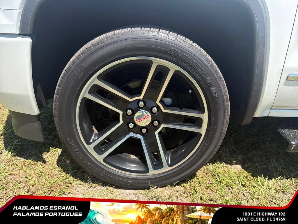 Used 2017 WHITE FROST TRICOAT GMC Denali image 9