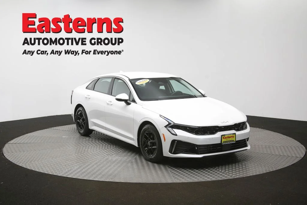 Used 2025 White Kia LXS image 49