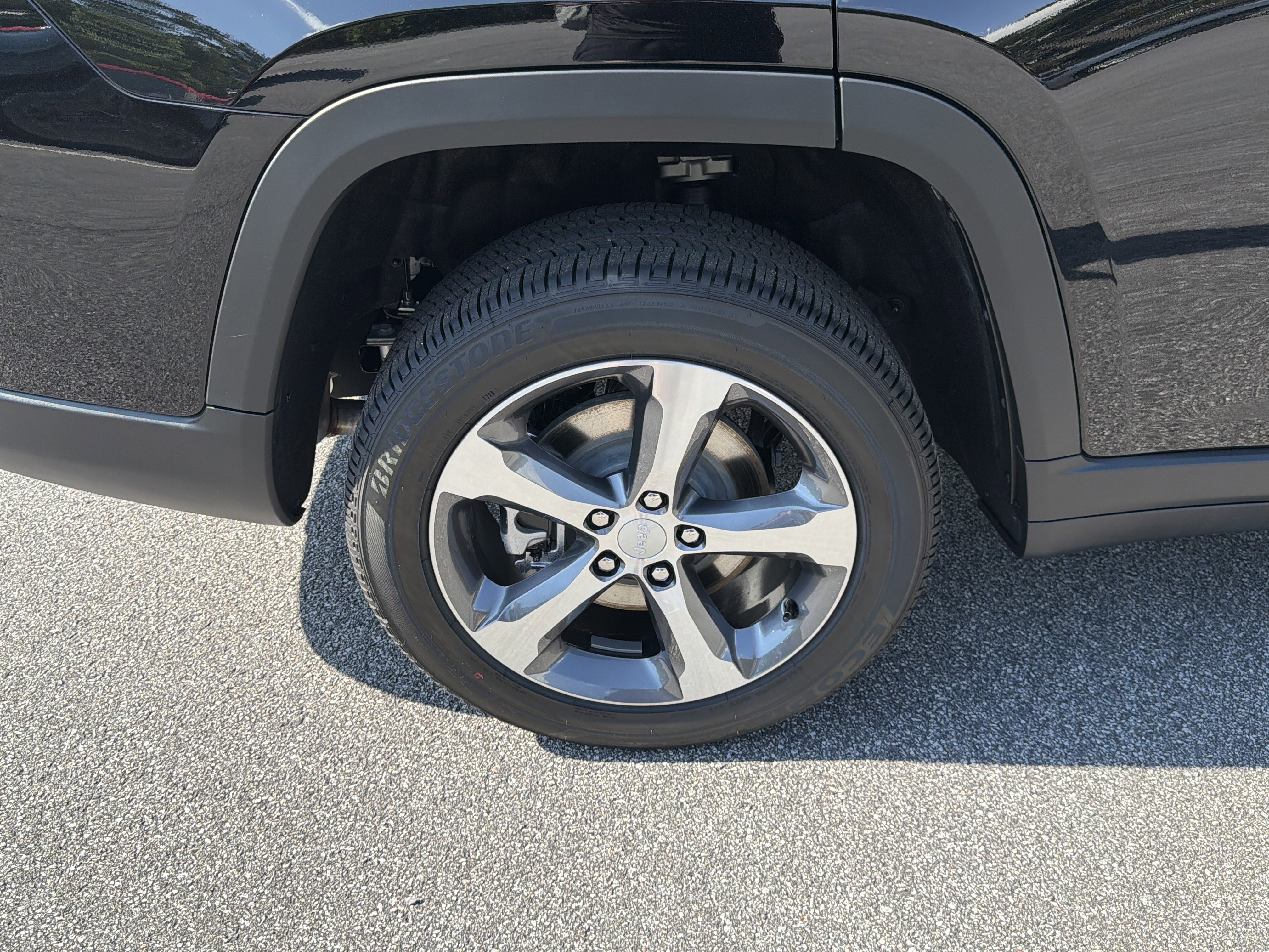 New 2026 Diamond Black Crystal Pearlcoat Jeep Limited image 21