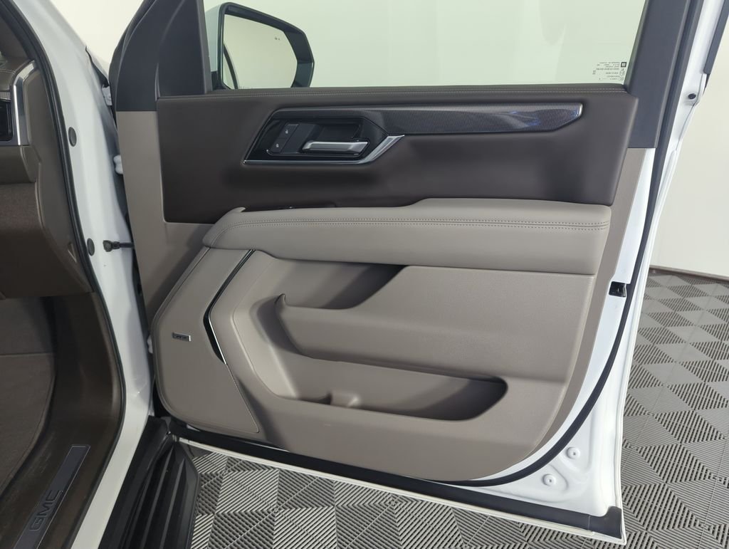 Used 2025 White GMC Elevation image 33