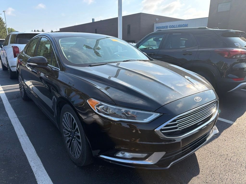 Used 2017 Shadow Black Ford SE image 4