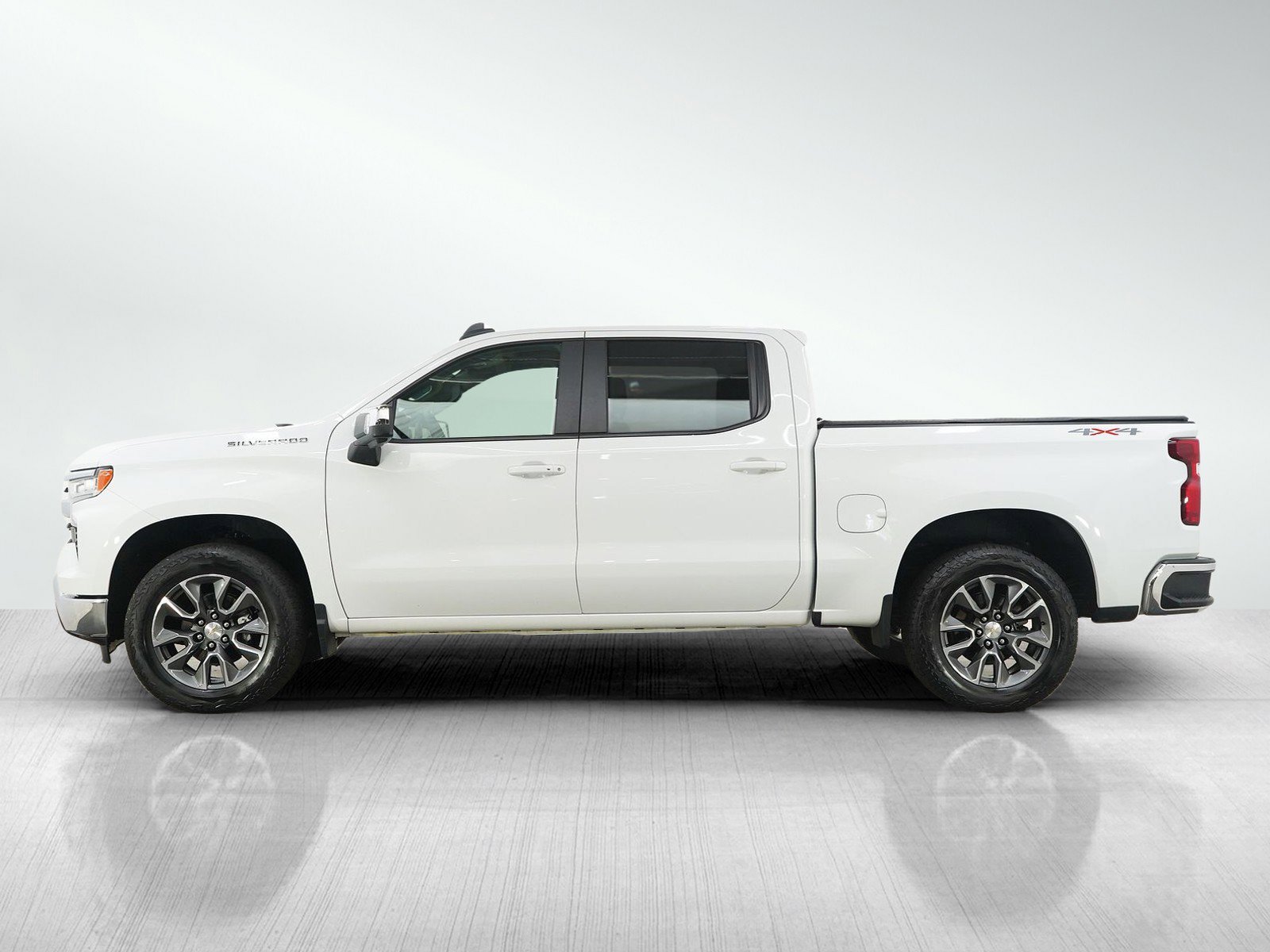 Used 2024 Chevrolet Silverado 1500 LT with VIN 3GCPDDEK1RG187830 for sale in White Bear Lake, Minnesota