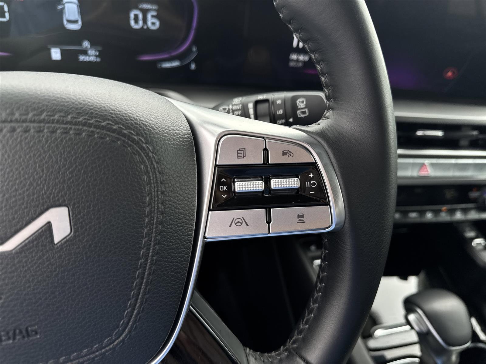 Used 2025 Glacial White Pearl Kia S image 20