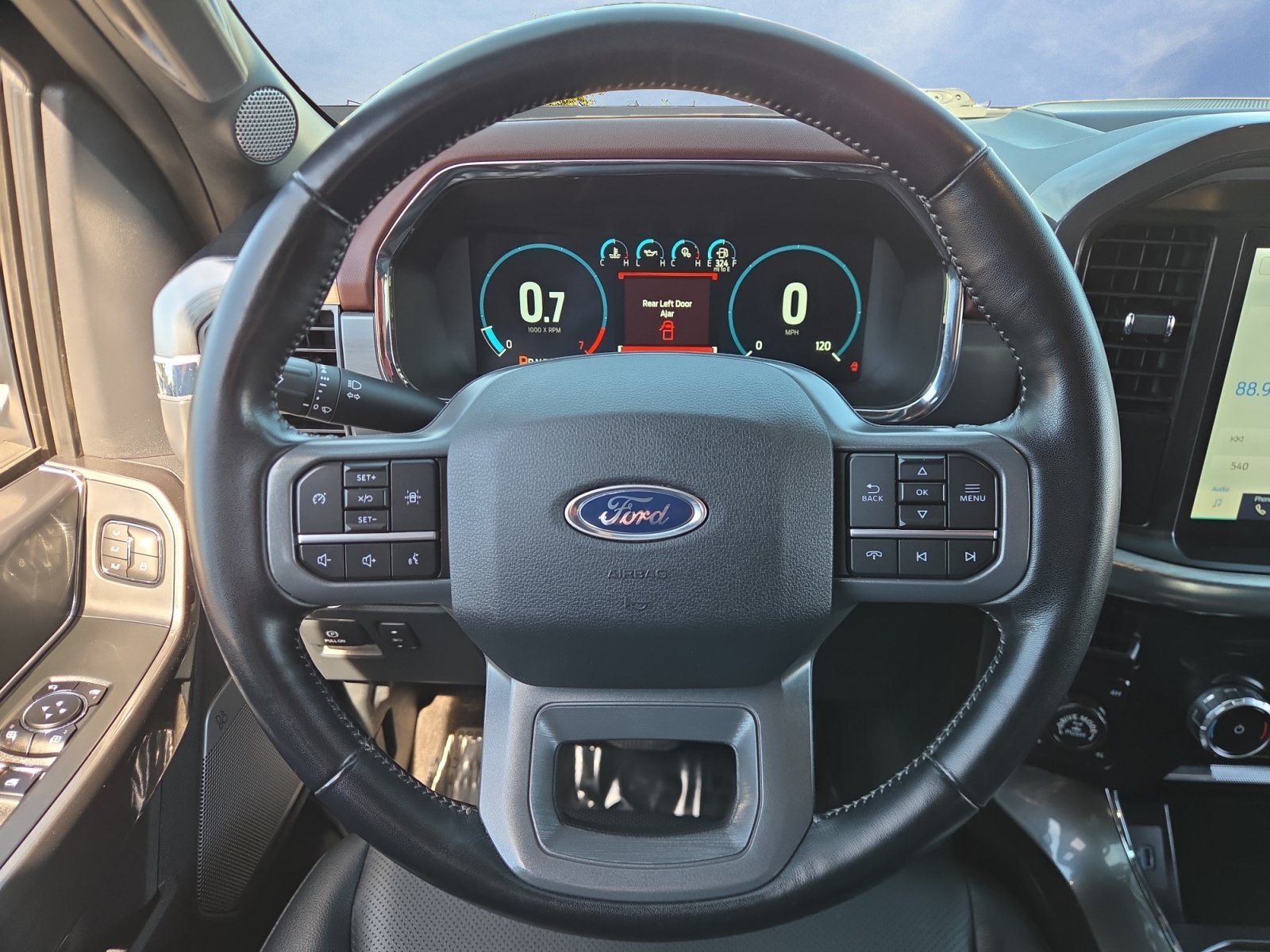 2023 Ford F-150 Lariat - Photo 12