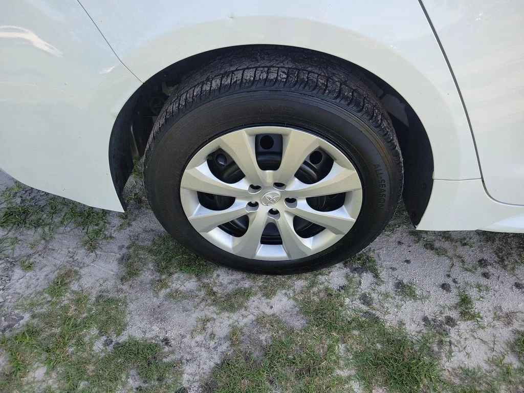 Used 2024 Ice Toyota LE image 8