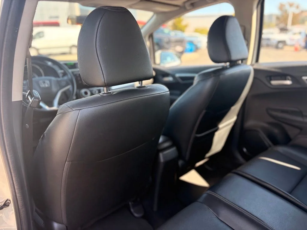Used 2017 White Honda EX-L image 19