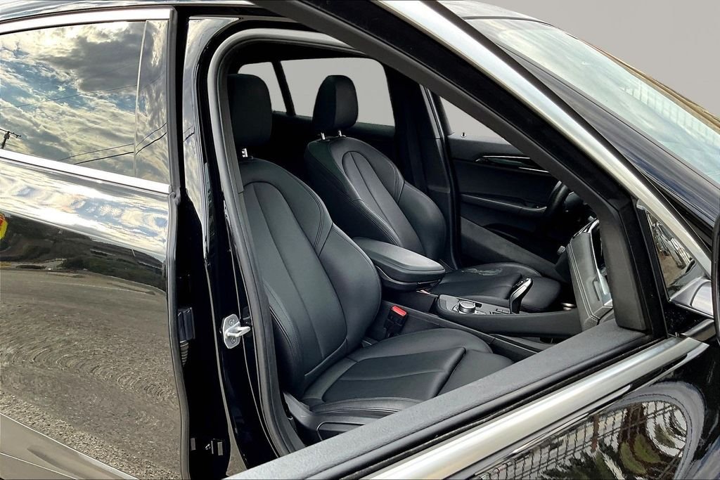 Used 2020 Black BMW sDrive28i image 31