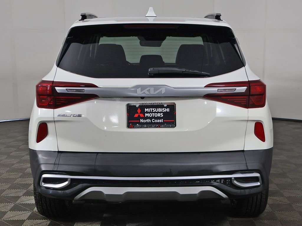 Used 2022 White Kia S image 11
