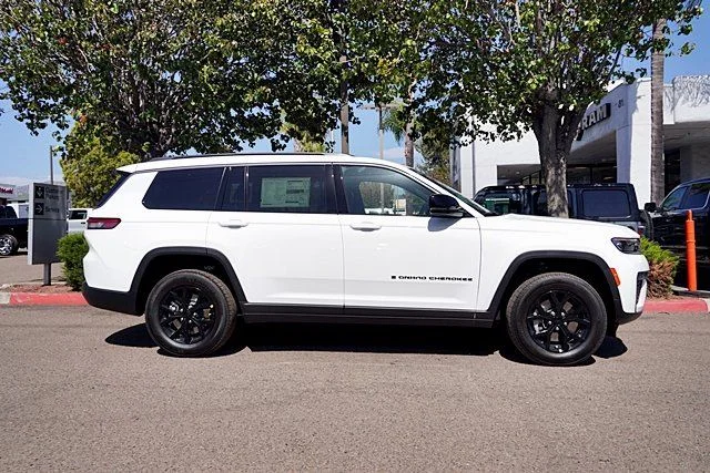 New 2026 Bright White Clearcoat Jeep Altitude image 7