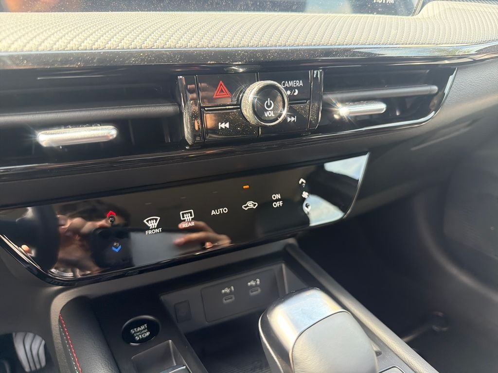 New 2026 Nissan Kicks SR 4D Sport Utility