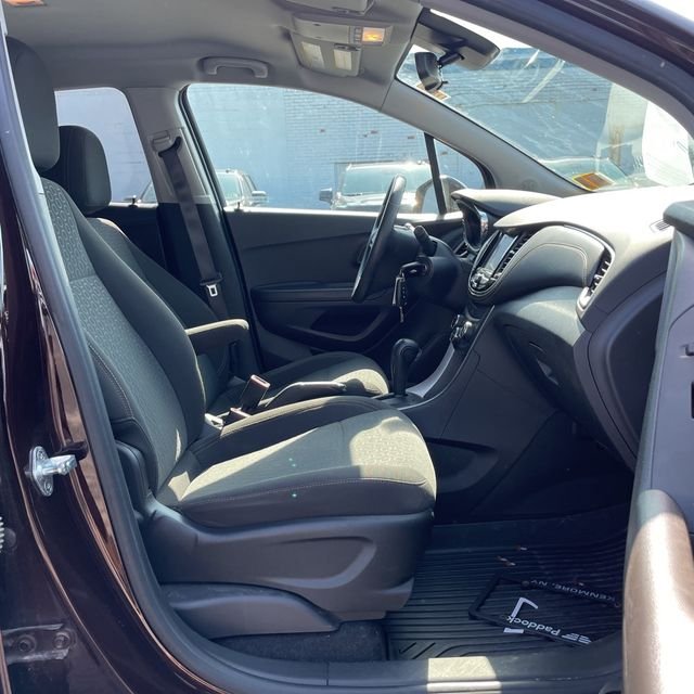 Used 2020 Red Chevrolet LS image 6