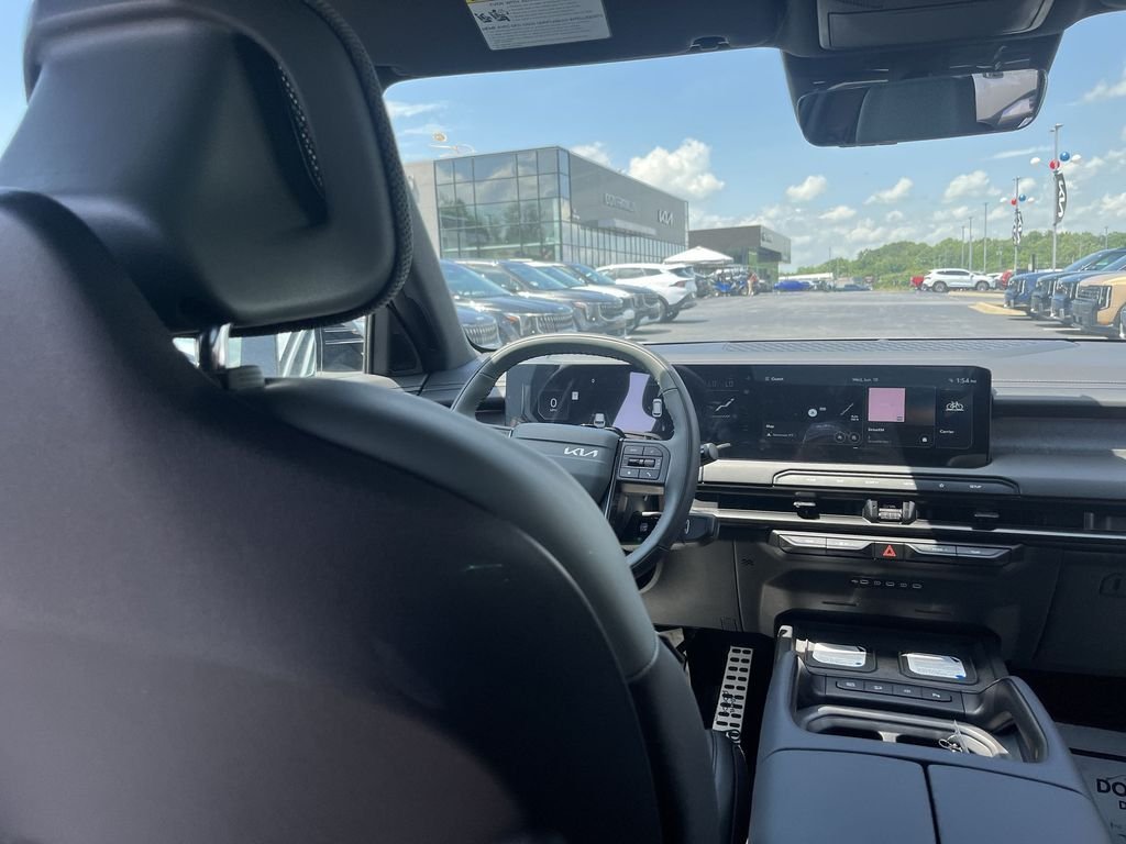 New 2027 Glacial White Pearl Kia X-Line SX image 15