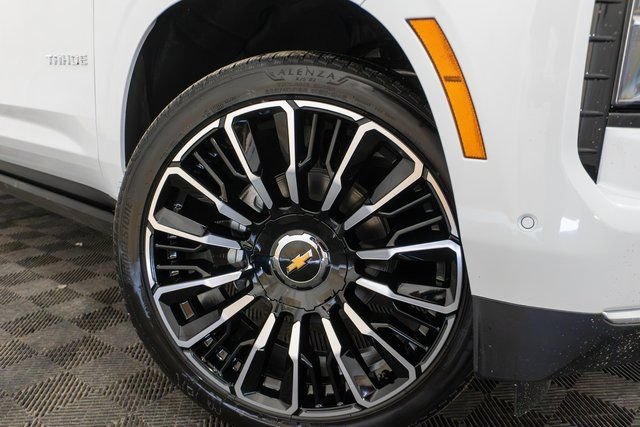 New 2026 Polar White Tricoat Chevrolet High Country image 9