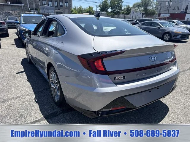 Used 2023 Silver Hyundai SEL image 7