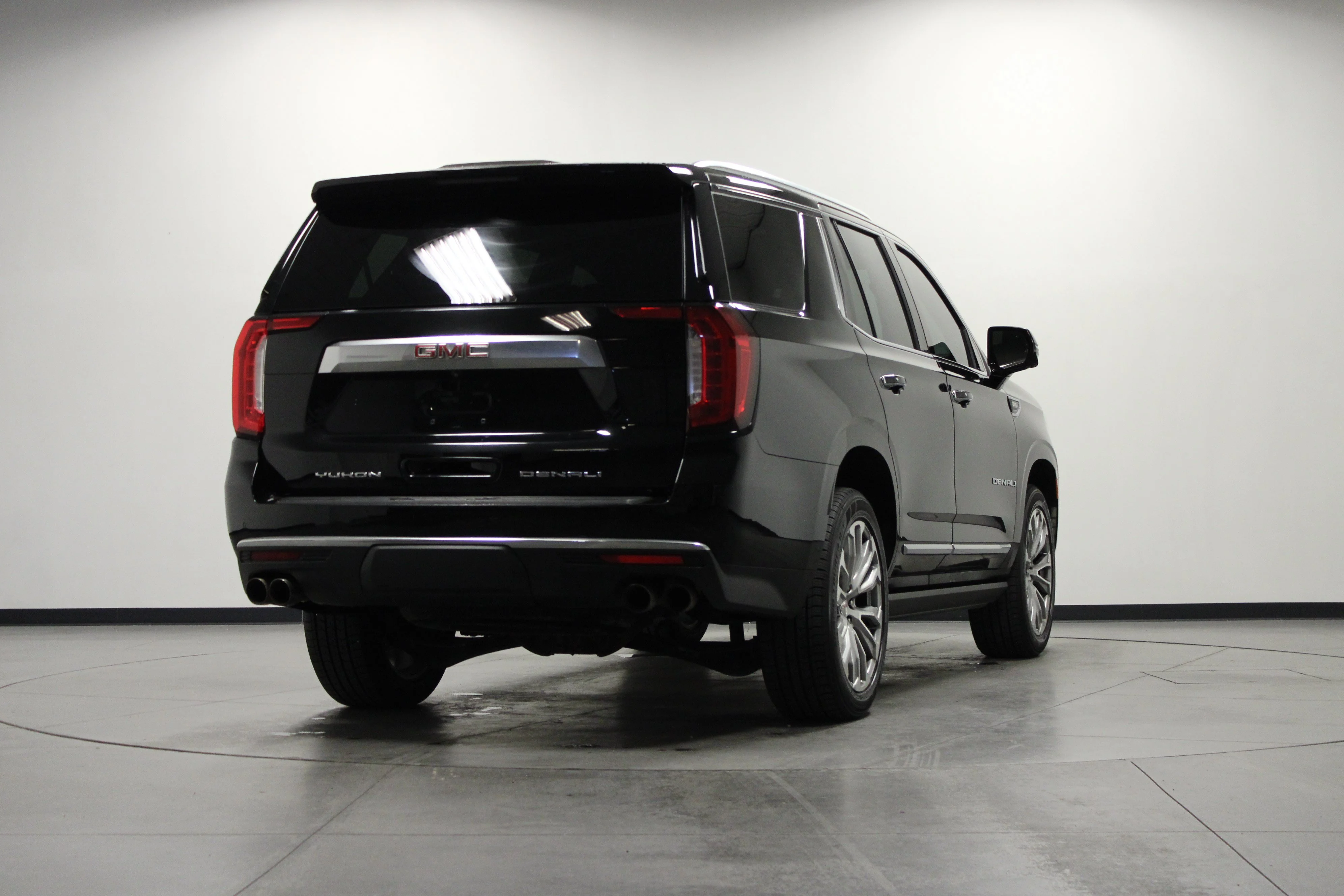Used 2022 Onyx Black GMC Denali image 4