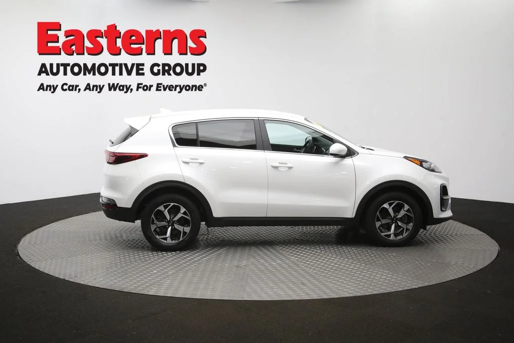 Used 2022 White Kia LX image 38