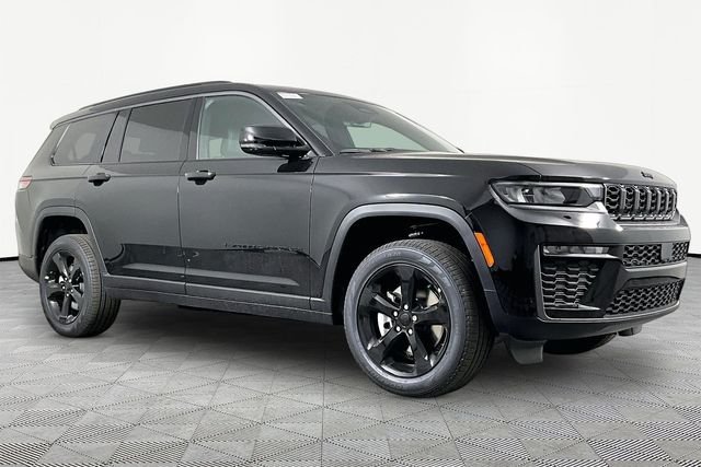 New 2026 Diamond Black Crystal Pearlcoat Jeep Limited image 3
