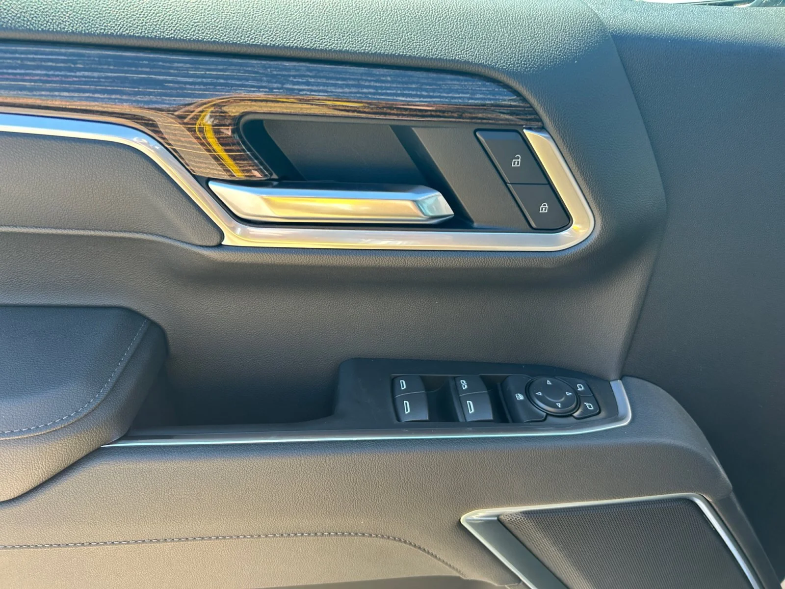 New 2026 Sterling Metallic GMC Elevation image 16